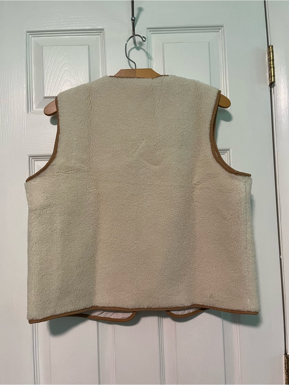Old Navy Cream Sherpa Open-Front Vest - Picture 9 of 10